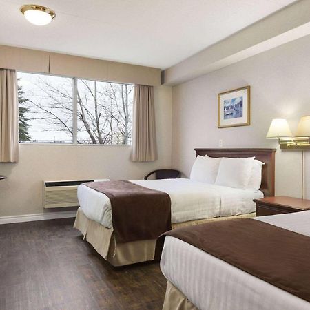 Days Inn By Wyndham Броквилл Экстерьер фото