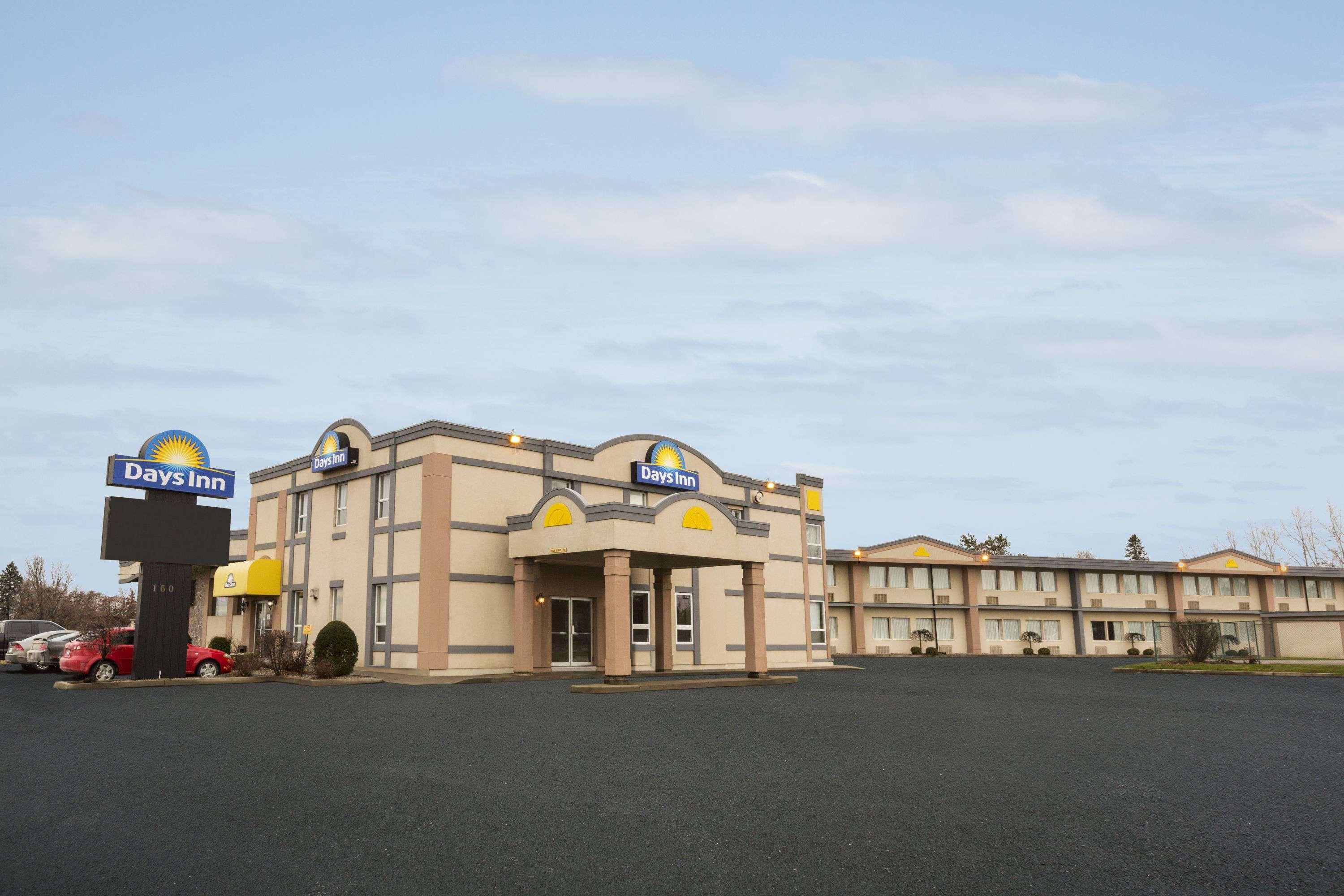 Days Inn By Wyndham Броквилл Экстерьер фото